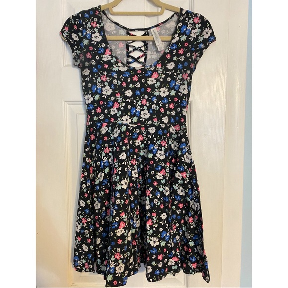 Floral Scoop Neck Dress w/ Ladder back | Size S - Picture 1 of 2